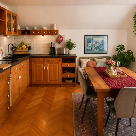 Roseart Star Apartment, Spacious Retreat Apartment Mrse