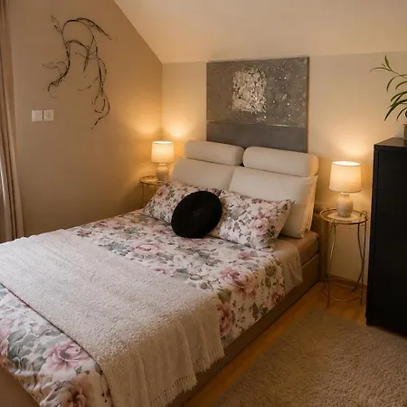 Roseart Star Apartment, Spacious Retreat Apartment Mrse